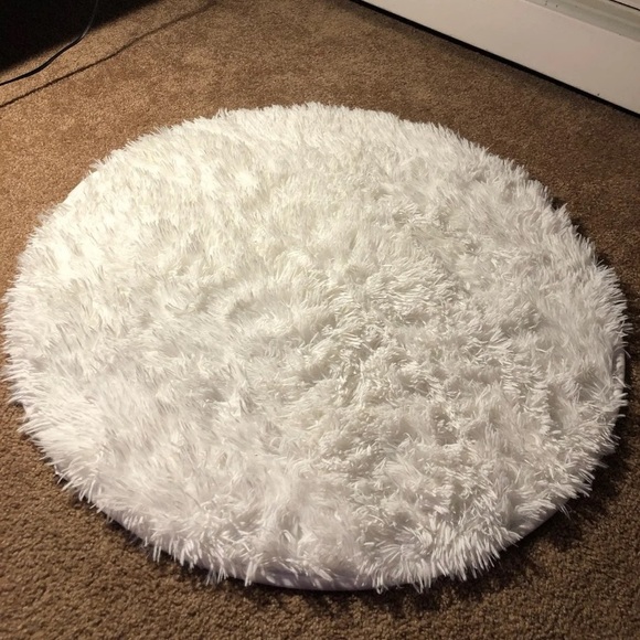 Rug . - Picture 2 of 2